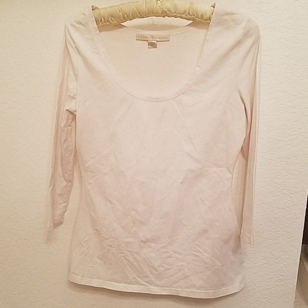 White scoop neck 3/4 sleeve shirt
